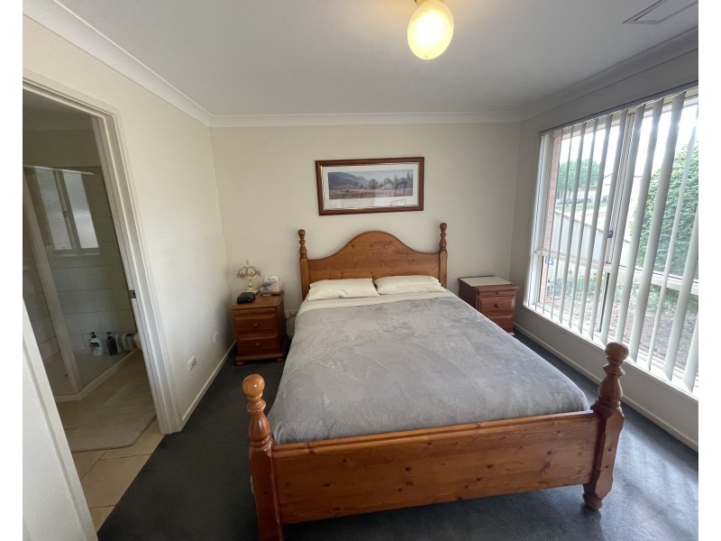 6 Albion Grove Crescent, Griffith NSW 2680