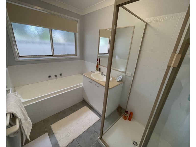 6 Albion Grove Crescent, Griffith NSW 2680