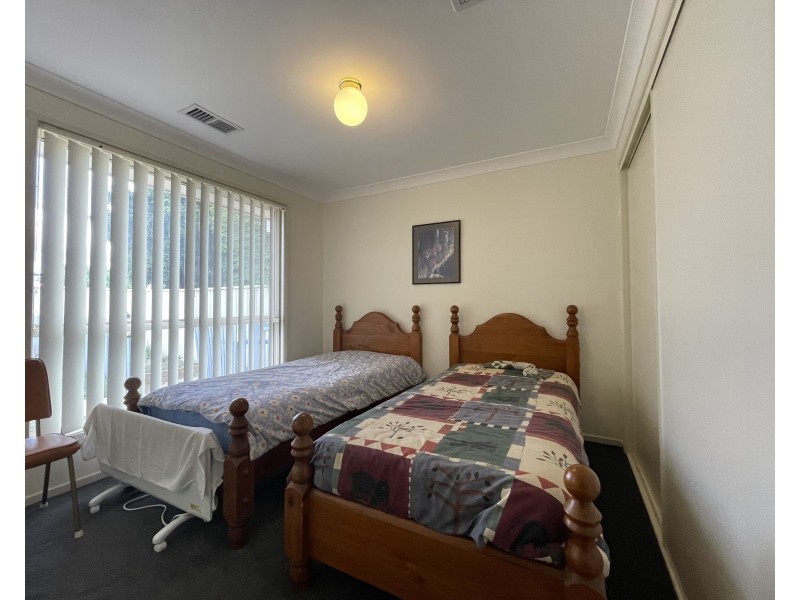 6 Albion Grove Crescent, Griffith NSW 2680