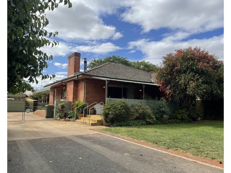 10 Goondooloo Street, Griffith NSW 2680