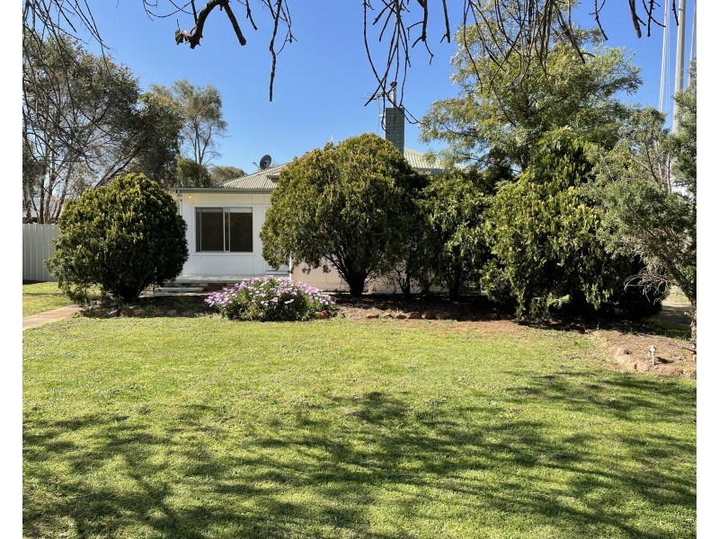 7 South Avenue, Yenda NSW 2681