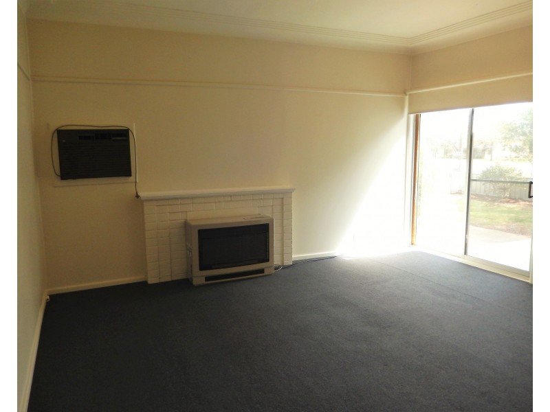 7 South Avenue, Yenda NSW 2681