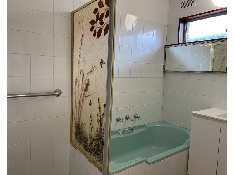 24 Blumer Avenue, Griffith NSW 2680