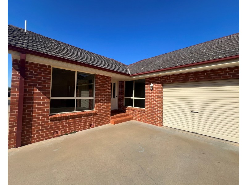 12A Robrick Close, Griffith NSW 2680