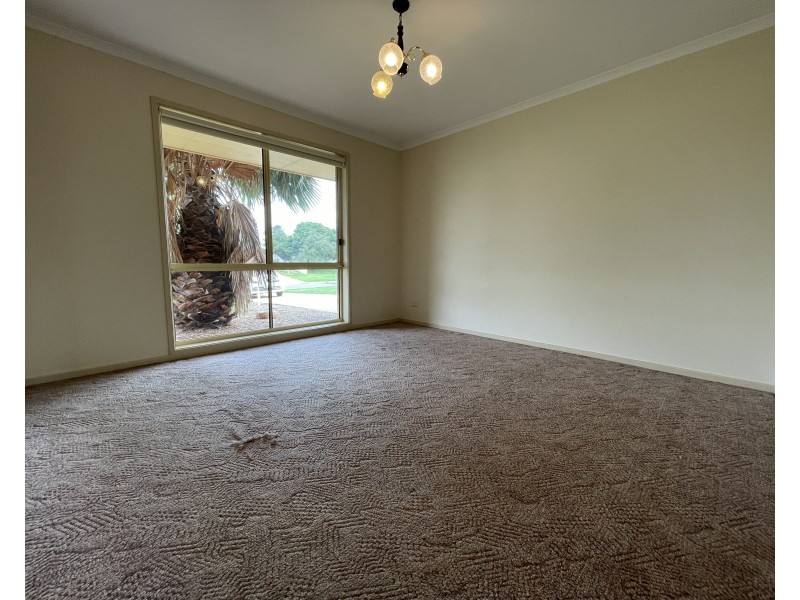 18B Dunvarleigh Crescent, Griffith NSW 2680