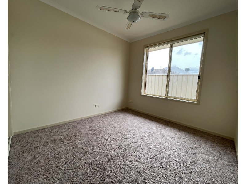 18B Dunvarleigh Crescent, Griffith NSW 2680