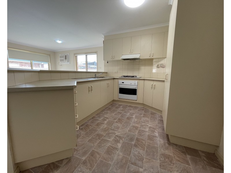 18B Dunvarleigh Crescent, Griffith NSW 2680