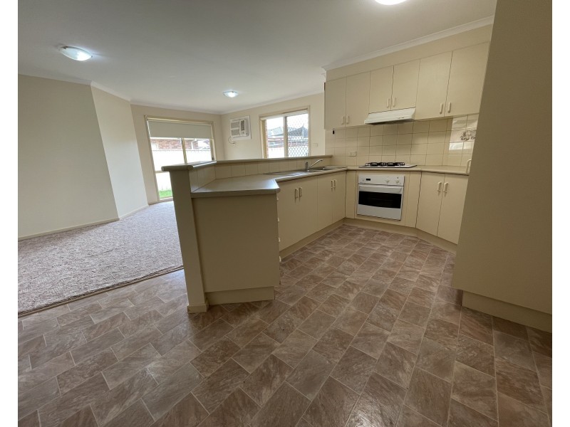 18B Dunvarleigh Crescent, Griffith NSW 2680