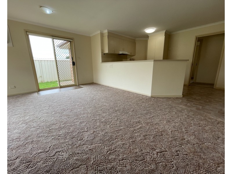 18B Dunvarleigh Crescent, Griffith NSW 2680