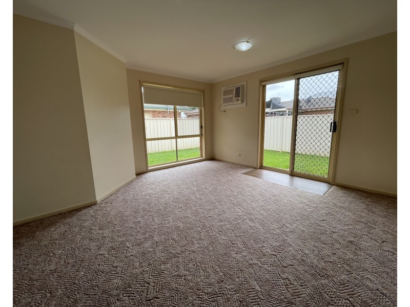 18B Dunvarleigh Crescent, Griffith NSW 2680