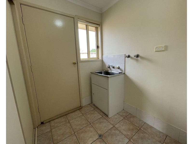 18B Dunvarleigh Crescent, Griffith NSW 2680