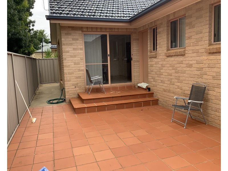 2/8 Mardon Place, Griffith NSW 2680