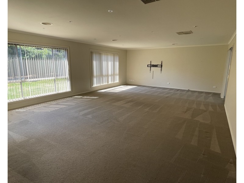 27 Kooba Street, Griffith NSW 2680