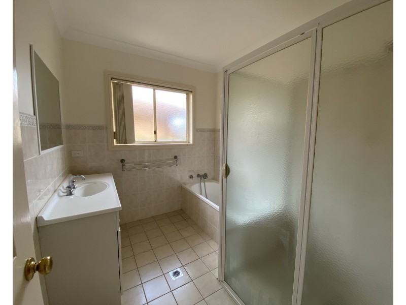 17A Clifton Boulevard, Griffith NSW 2680