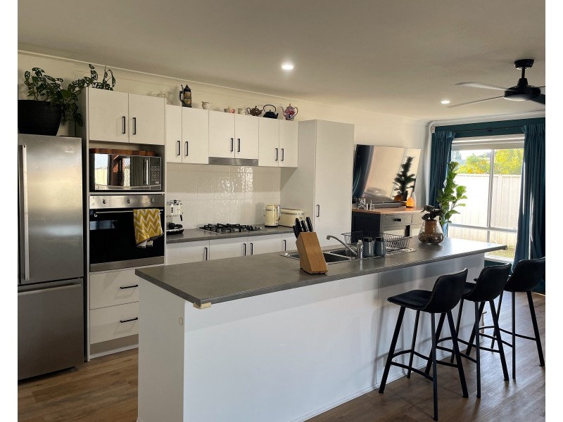 7 Howlong Crescent, Griffith NSW 2680