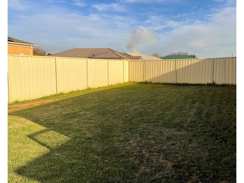7 Howlong Crescent, Griffith NSW 2680