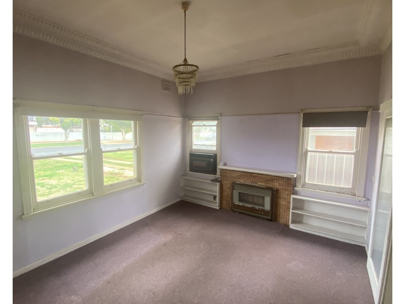 16 Goondooloo Street, Griffith NSW 2680