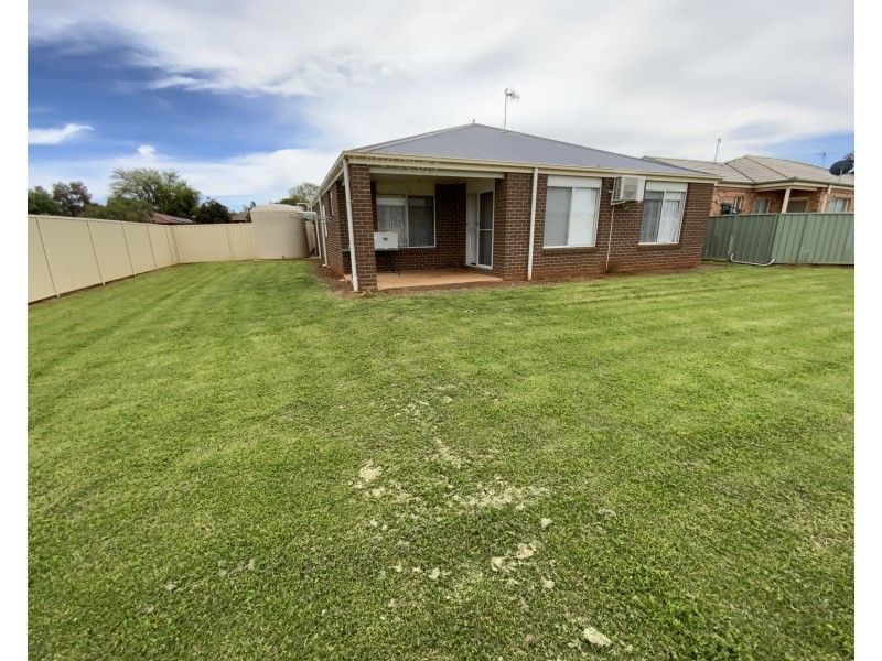 27 Middleton Avenue, Griffith NSW 2680