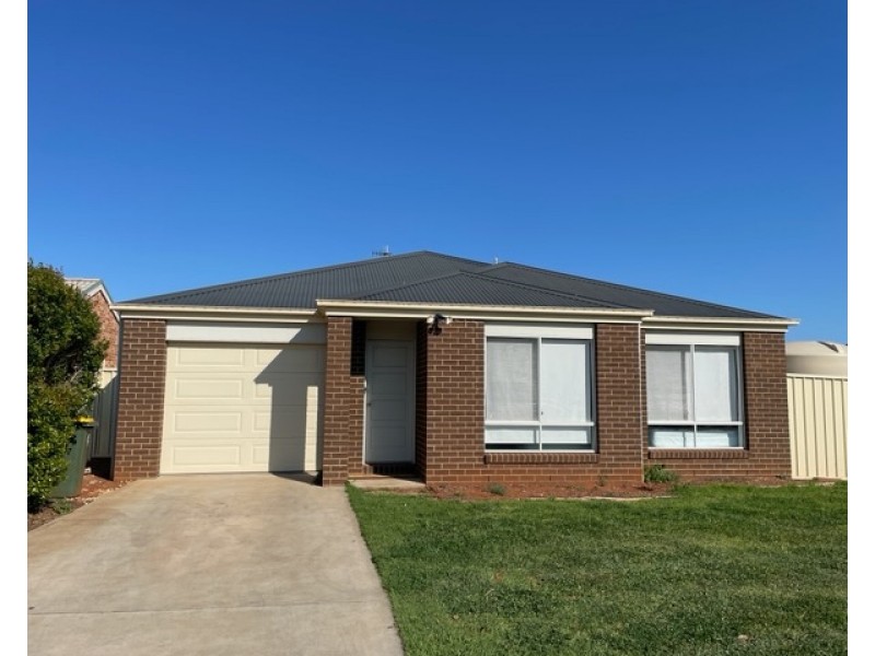 27 Middleton Avenue, Griffith NSW 2680