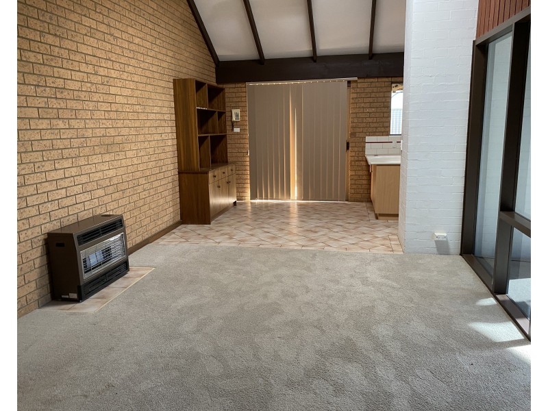 22 Lawford Crescent, Griffith NSW 2680