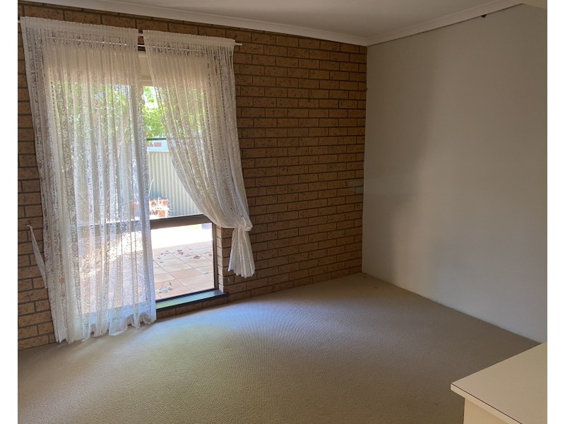 22 Lawford Crescent, Griffith NSW 2680