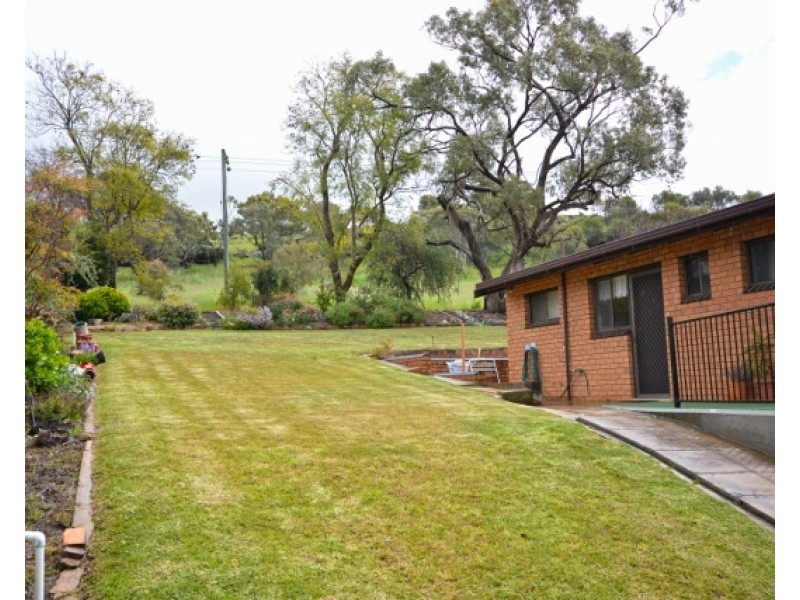 22 Lawford Crescent, Griffith NSW 2680