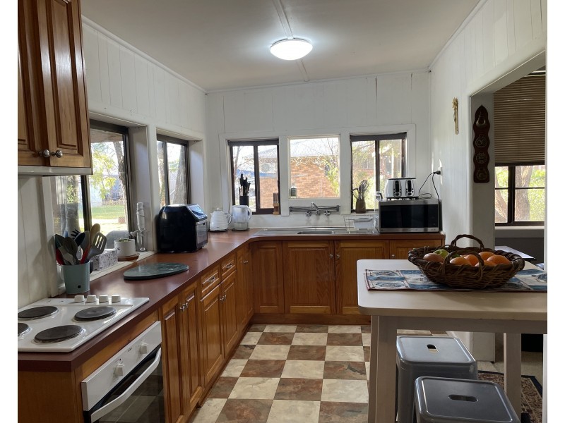 37 Collins Road, Griffith NSW 2680