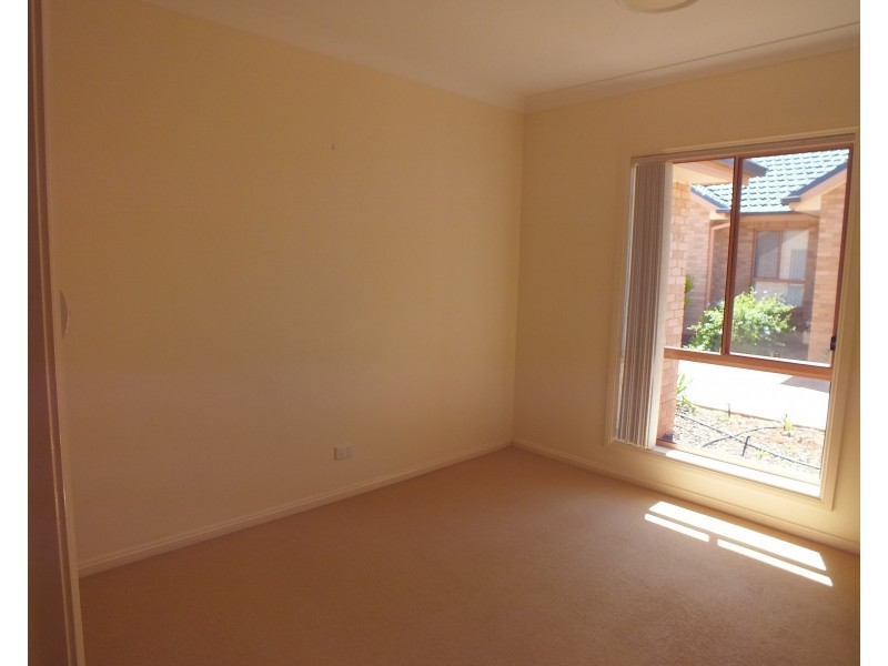 2/8 Mardon Place, Griffith NSW 2680