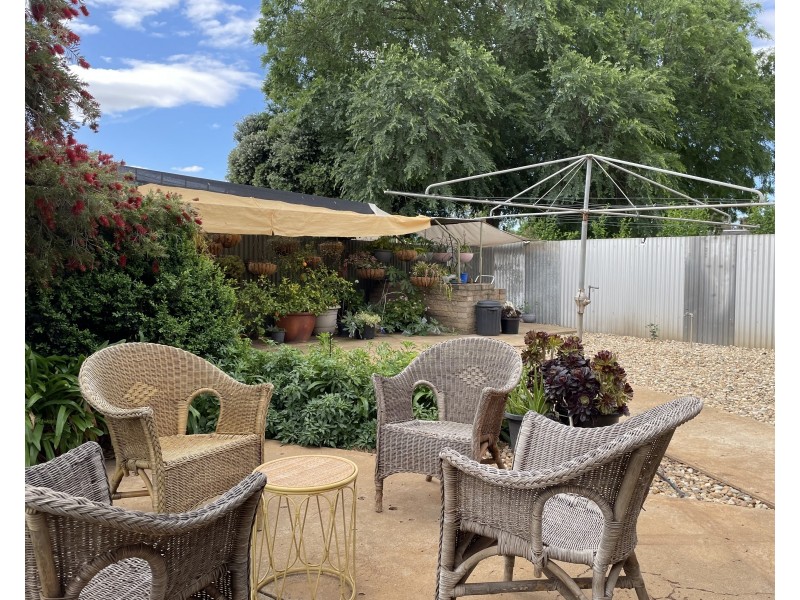 10 Goondooloo Street, Griffith NSW 2680