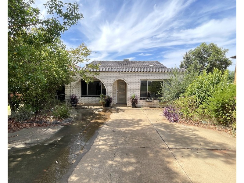 108 Benerembah Street, Griffith NSW 2680