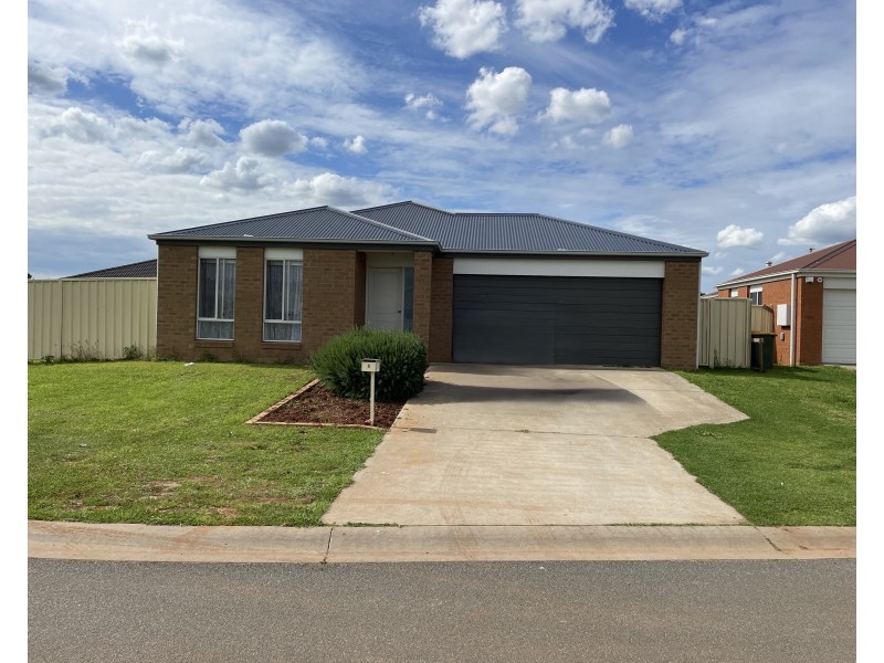 5 Howlong Crescent, Griffith NSW 2680