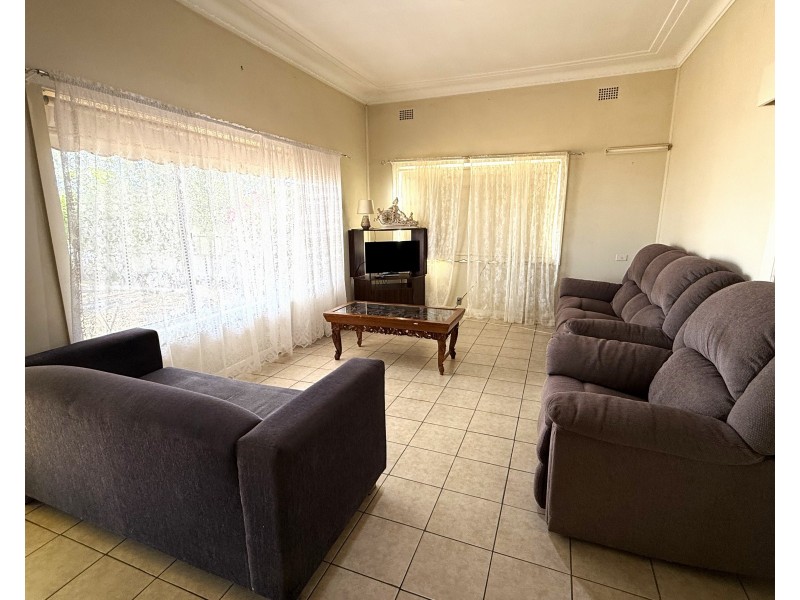 27 Coolah Street, Griffith NSW 2680