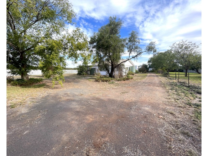 224 Barracks Road, Yenda NSW 2681