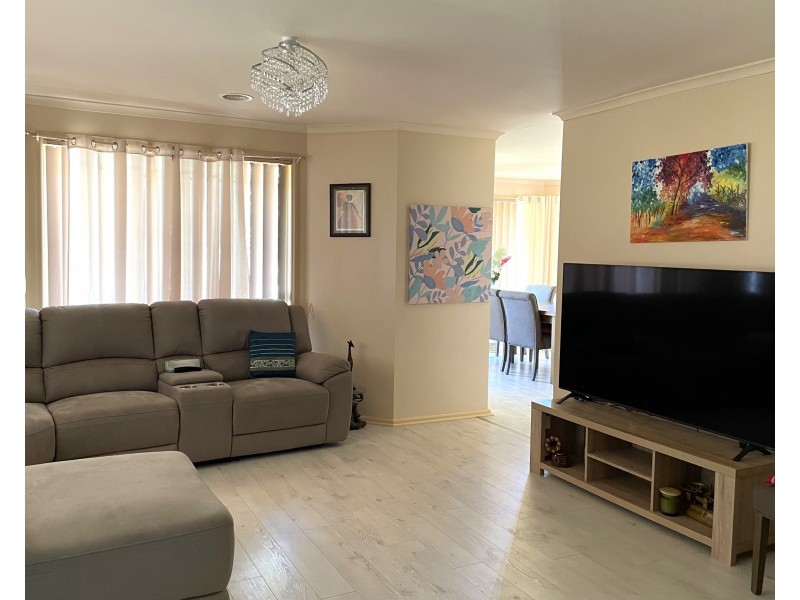1 Dunvarleigh Crescent, Griffith NSW 2680