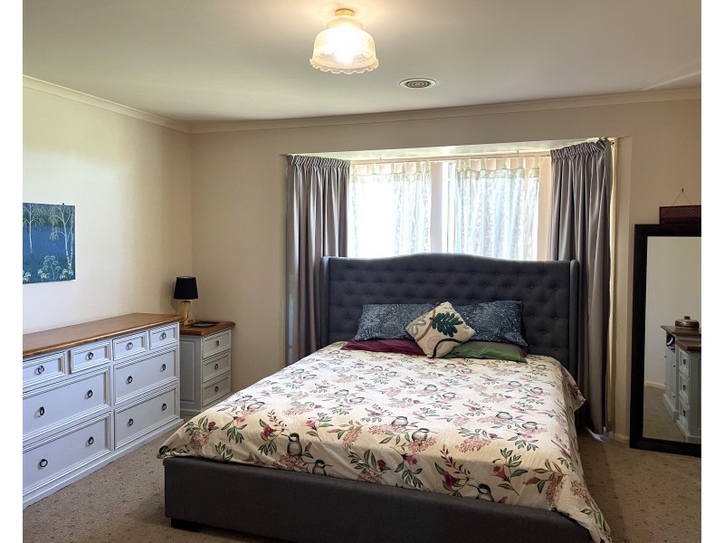 1 Dunvarleigh Crescent, Griffith NSW 2680