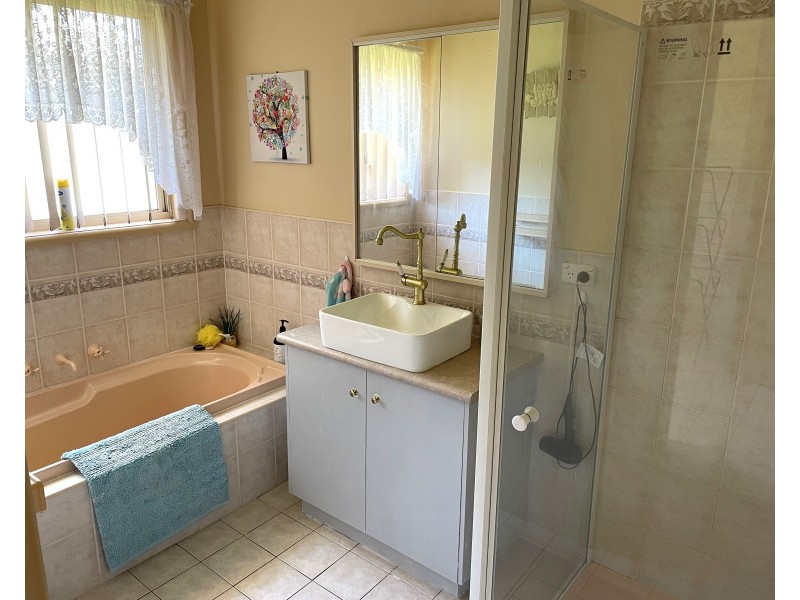 1 Dunvarleigh Crescent, Griffith NSW 2680