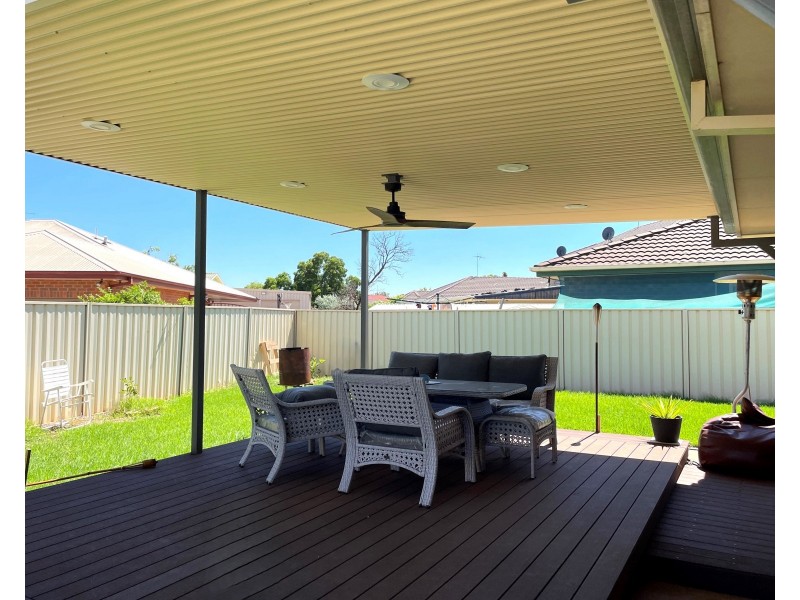 1 Dunvarleigh Crescent, Griffith NSW 2680