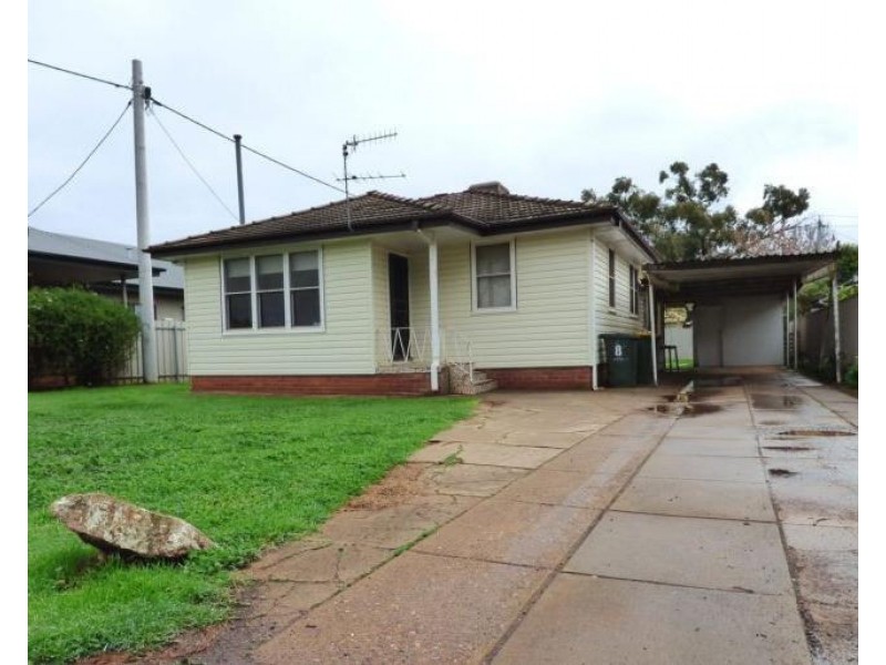 8A Kooringal Avenue, Griffith NSW 2680