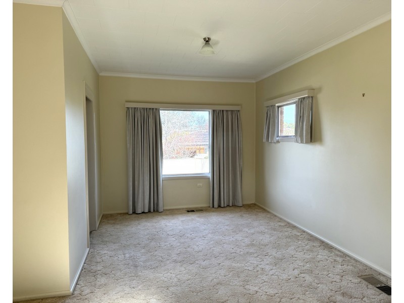 87 McNabb Crescent, Griffith NSW 2680