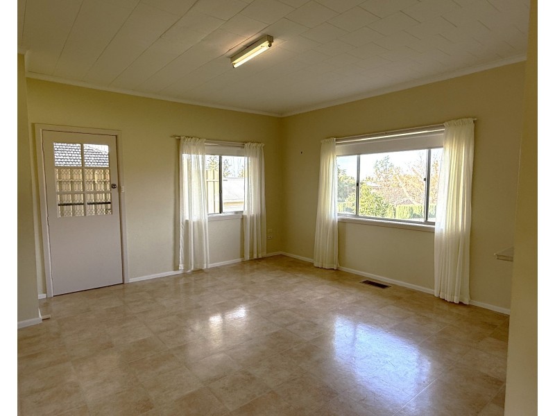 87 McNabb Crescent, Griffith NSW 2680