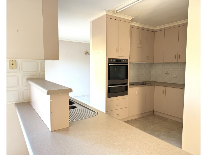 24 Brooks Crescent, Darlington Point NSW 2706
