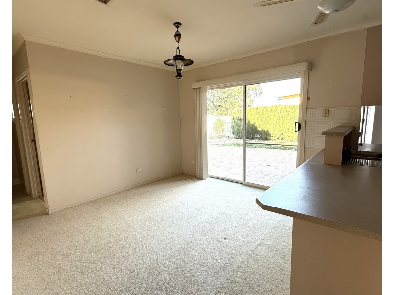 24 Brooks Crescent, Darlington Point NSW 2706