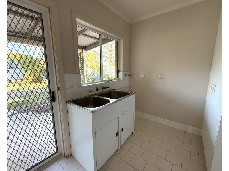 24 Brooks Crescent, Darlington Point NSW 2706