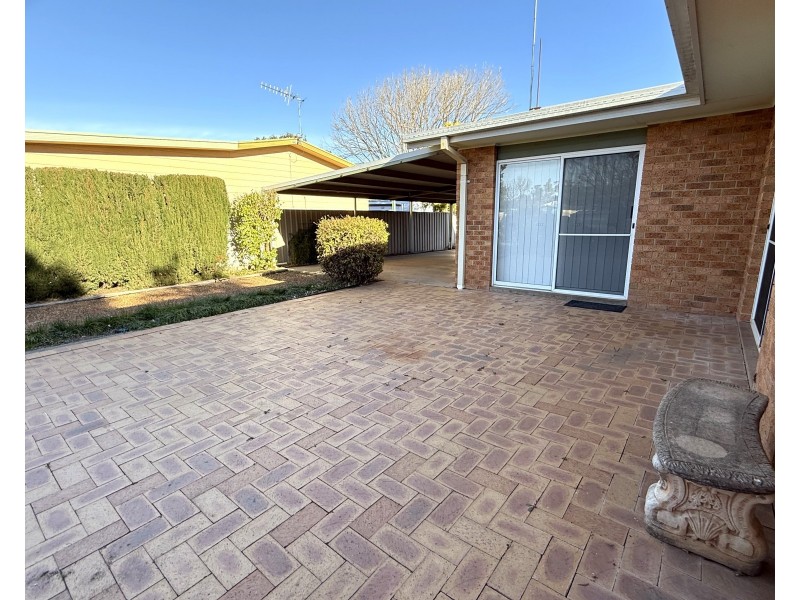 24 Brooks Crescent, Darlington Point NSW 2706