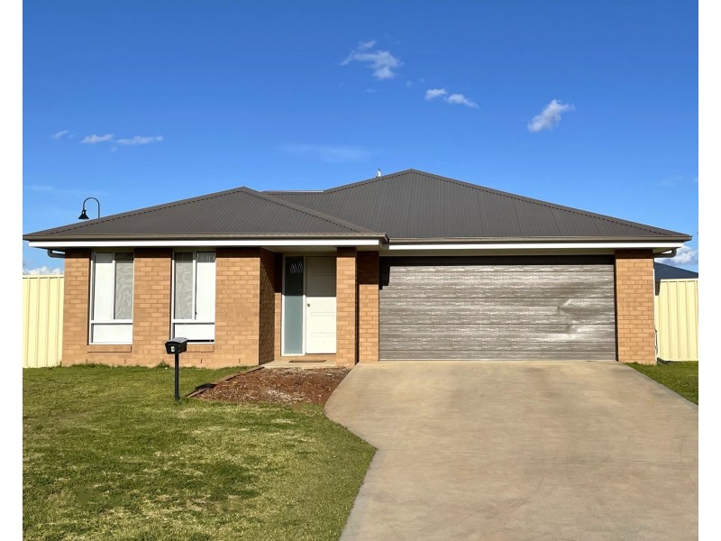 4 Howlong Crescent, Griffith NSW 2680