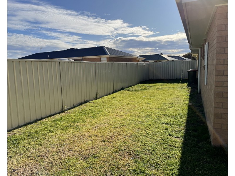 4 Howlong Crescent, Griffith NSW 2680