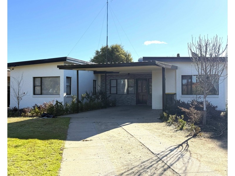 6 Cregan Place, Griffith NSW 2680