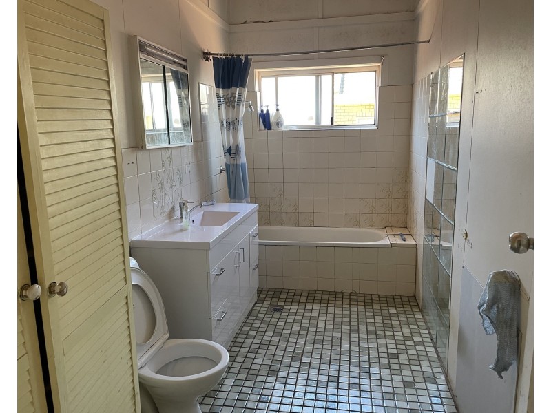 241 Wakaden Street, Griffith NSW 2680