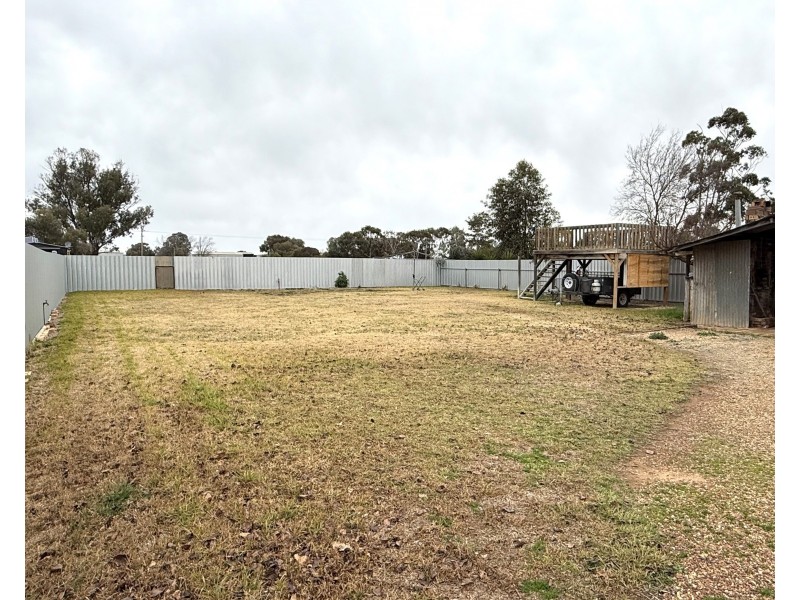 2 Wattle Road, Hanwood NSW 2680