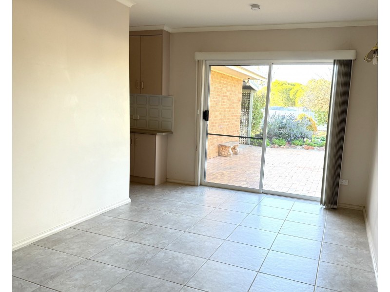 24 Brooks Crescent, Darlington Point NSW 2706